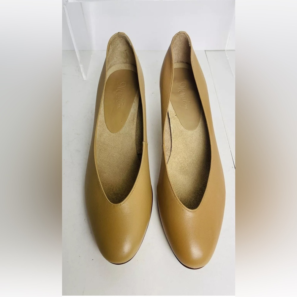 J West Brazil Leather Pumps Shoes Women 1” Heel Almond Toe Size 8.5 beige